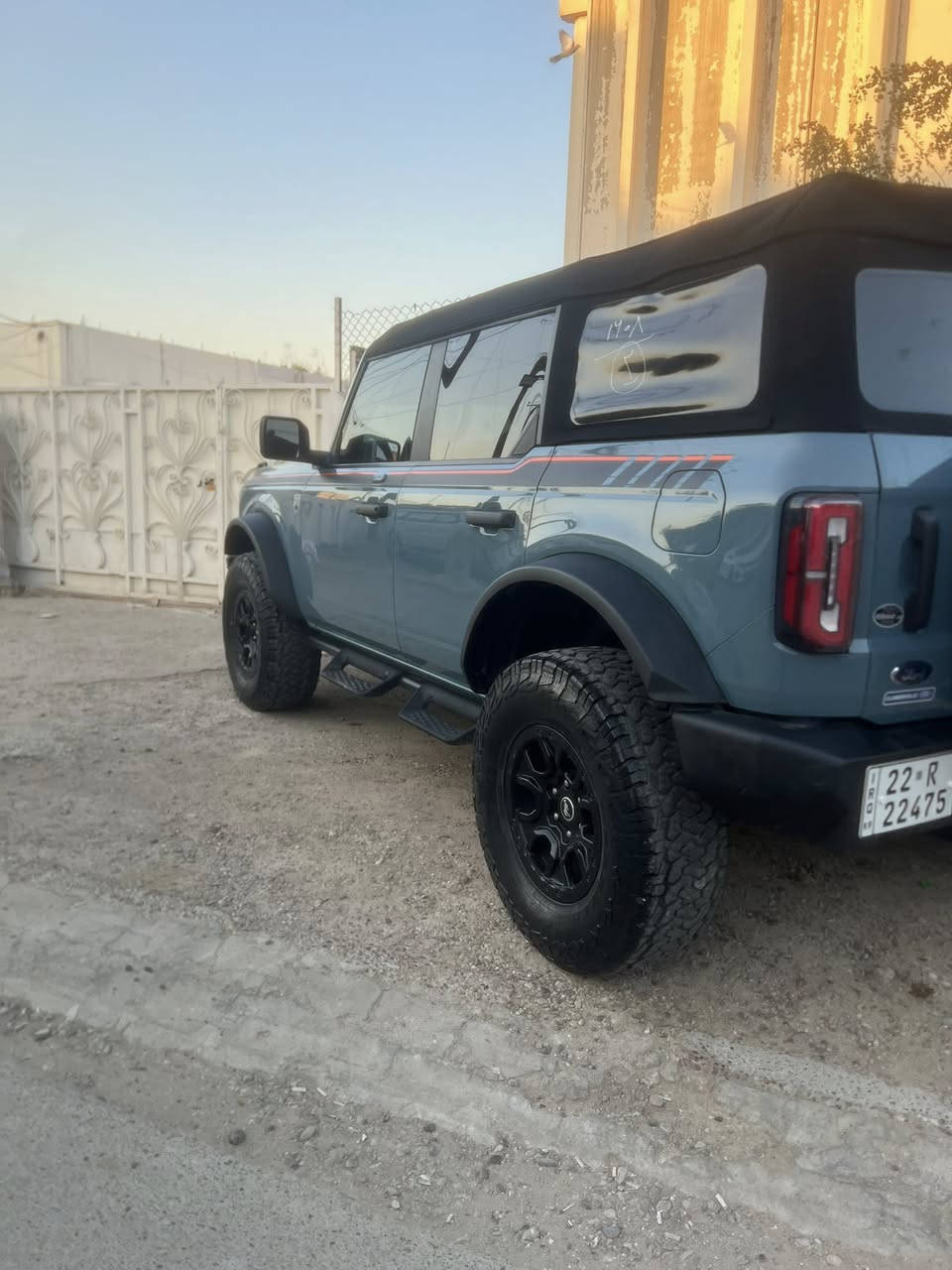 سلام عليكم
فورد رابتر برونكو 
موديل 2023 
العداد 15 mil
اللون مميز 
اوف رود 
الموصفات 
3 دكم 
قياده ذاتي بالستيرن 
دوران محيطي بالاماكن الضيقه تفر نفسه بمكانهه 
اطفاء ذاتي اثناء التوقف 
استشعار الاصتدام توقف ذاتي 
3 وضعيات قياده طرق عاديه 
3 وضعيات قياده بريه وعره 
فورويل ثكيل + فورويل خفيف
اوتو لايت حتى العالي اوتو يستشعر الاماكن المضلمه تلقائي
6 مخارج شاغره للاضافات الخارجيه (كشافات/اناره /اي شي )
حساسات خلفيه+ كامره استشعار 
استشعار محيطي للسياره 
كشنات تدفئه +جلد لونين 
داخل لونين اسود + جكليتي 
تضليل جام جديد بي سنه 80‎%‎ 
هزه رقم سنويه كلهن جدد ع ايدي 
السياره جديده بمعنى الكلمه لاشخط ولا اي عيب حلوه وقويه بعده ستوك مملعوب بيه اي شي حتى عقلهه وسرعه بعدهن وضع الشركه مقفولات 
ويل + تايرات اوف رود جدد 
الضرر تبديل باب جنطه نفس اللون + رصعه بالشاصي الخلفي جهة عكس السايق بسيطه كلش حتى متعتبرً ضرر + bdr  ع كد 3 اصابع مقدمة البنيد بدون قطرة صبغ السياره كفاله 
مكان حي اور قرب مطعمً الفلسطيني 
السعر 32000$  
***********
