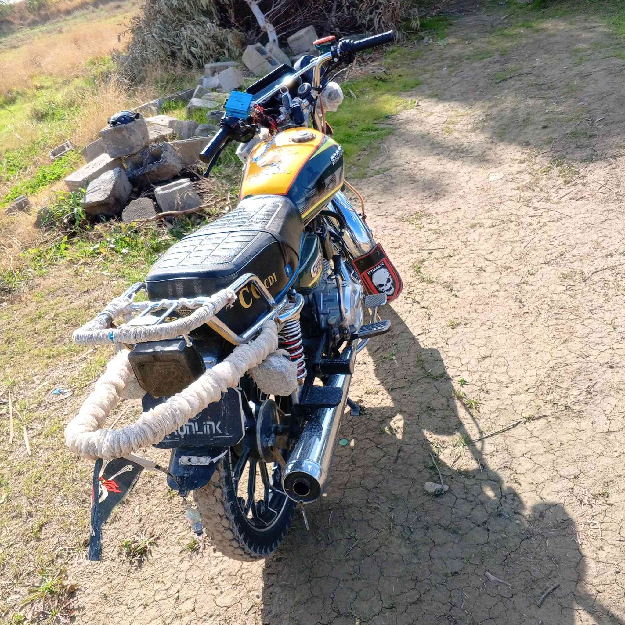 سلام وعليكم دراجه للبيع سيفان موديل 24 نضافه فول كفاله عامه مابي اي نقص مكان دلي عباس سعر 675 
شراي نتصل ***********
