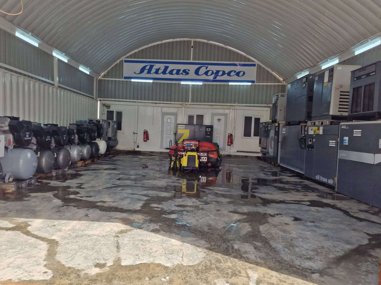 السلام عليكم
وصول شحنه جديدة من جميع احجام الكمبرسرات و موادات و المجففات هوى من شركة أطلس
وارد اوربي 🇪🇺
العنوان: النجف الاشرف منطقة البوحداري
الاتصال:  *********** Whatsapp
