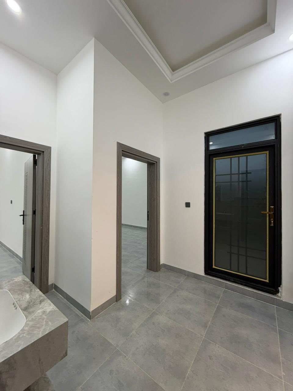 للبيع دار سكني تكريت الديوم منطقة 16 الف
#مساحة 240 متر
#واجهة 8 م ونزال 30 م
موقع الدار جدا مميز صدر طير ومقابل حديقه وبصف متنزة وبظهر شارع 60 الرئيسي
واجهة الدار حجر حلان
#الدار كله سحب مغربي ملكي مع نقشات 
#غرف نوم عدد 5
#صالة استقبال ملكي 
#صالة وسطية ملكي عدد 2
#مطبخ ملكي 
#كراج للسيارة وحديقة
مجاميع داخلية وخارجية عدد 3
#نظام غاز دفن ونظام جزامه
#تأسيس سبالت بالكامل 
#نظام كامرات وانترنيت
#سطح شتايكر
#ابواب خارجية قاصة درجه اولى
#ابواب داخلية درجة اولى 
الدار زيرو فول مواصفات نظام ملكي جاهز للسكن
#للاستفسار والتواصل
مراجعة مكتب عقارات نورالهدى
تكريت الديوم شارع 60
***********
