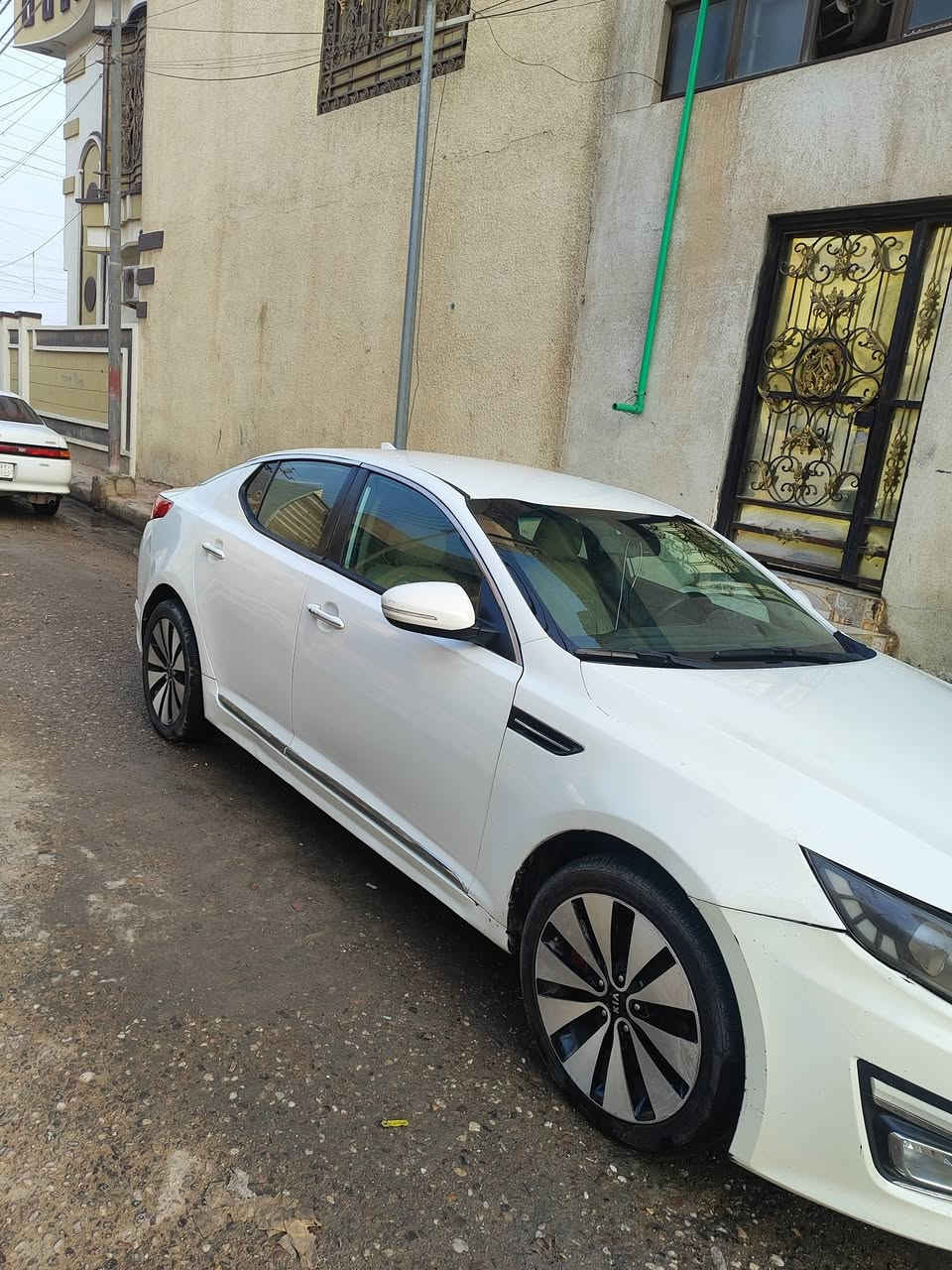 سلام عليكم بيع مستعجل هاي 2014 بيهة حادذ العرضانيه مبدله وما واصله المداكر وبيهة ضربه جوه القبق البانزين تجي وتشوف بعينك سياره ما بيه. اي نقص مكينه صار شهر من شديت مستخدمه بس  مبدله رواجس السياره خير من الله تبريد شغال راعيهة ابو معارض بل بياع بغداد تريد تحويل تريد وكاله والسياره حالين بل بصره 100 وبيهة مجال حك الجيه *********** خليجي 2400
