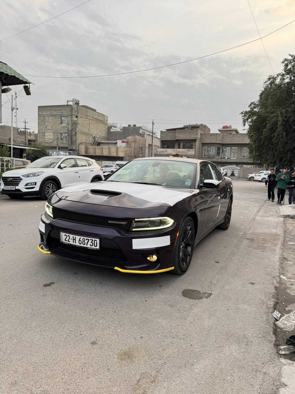 السلام عليكم///.        
المميزة  لون.   بنفسجي 🍊.       2020
دوج جارجر       SXT
ماشية. 31.  شرط لفحص 

⚔️ السيارة باسمي تحويل ثاني يوم  هزة جديد ورقم دولي
 واني حاضر ⚔️

بعدهة بوضع لوكالة 
سيارة جديدة 
  
سيارة بدون حادث.   فقط سرقة باب وجاملغ 
وصور موجودة
سيارة برغي ممفتوح بيهة شرط لوكالة

المواصفات   
المكينة   3/600

2 ويل* 
كشنات كهرباة 
* تشغيل عن بعد .  
نقاط عمياء
مري قلاب
كشنات كهرباء  وحضن

شاشة.  اوپشنات كاملة
سيتم صوت الباين
مري تعتيم
بيها منضومة زنون عدسات شرط نهار

⭕️ السيارة الف دينار متصرف عليها كامله مكملة ومكفوله من كلشي

السعر 229$$
معجبك سعرهة علق بكلمة طيبة مثل وجهك لحلو❤️❤️
اليشوف السعر غالي  سوك كلشي بي سيارة مال جناي متفيد البياع شراي والله يرزق الجميع 
للاستفسار 

‭0771 602 9957‬
