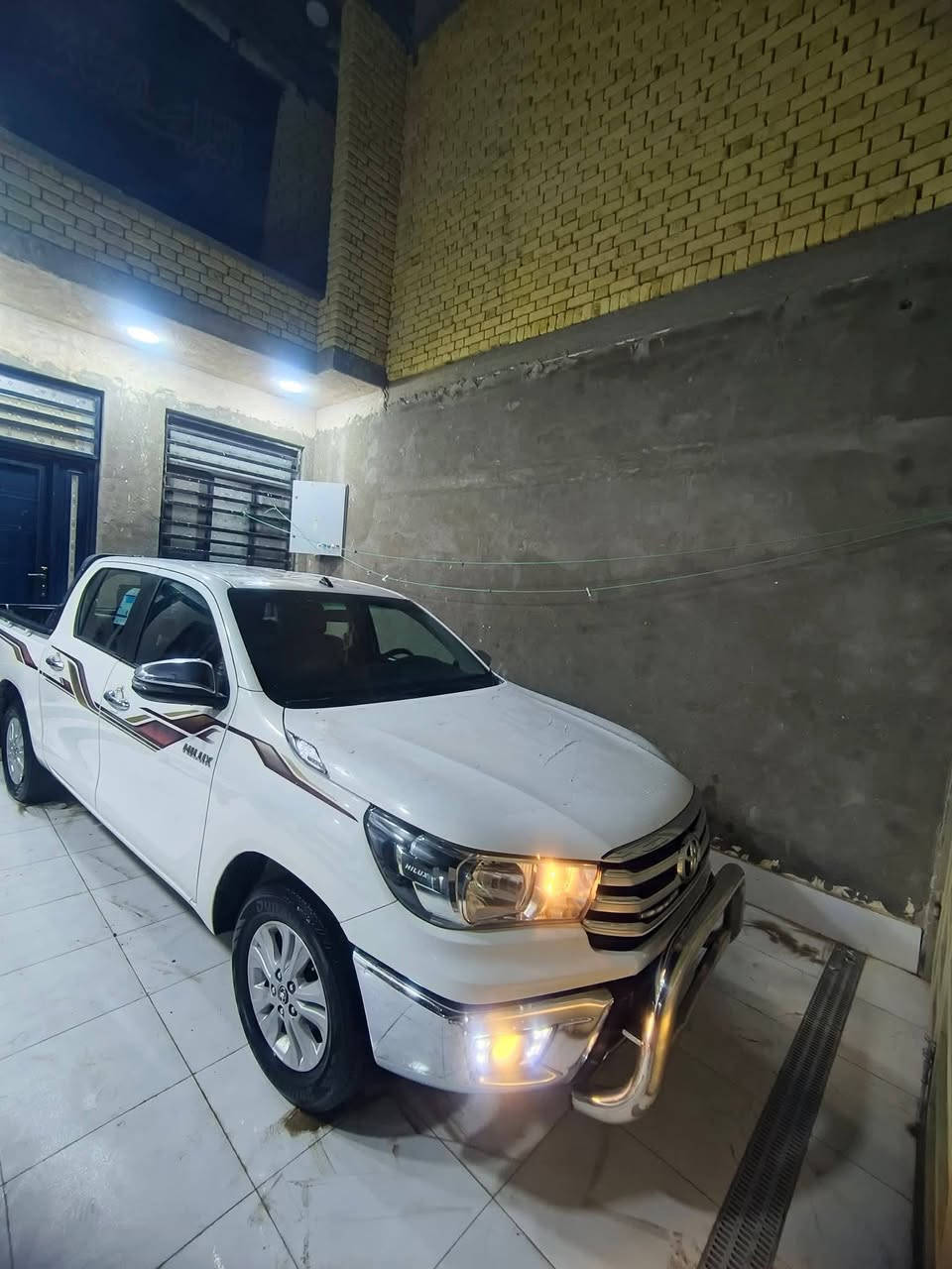 السلام عليكم..
هايلوكس موديل 19 كويتي  رقم واسط بأسمي مشروع وطني مكفولة كفالة عامة السعر 265 وبيها مجال للشراي 
المكان الناصرية المركز
***********
