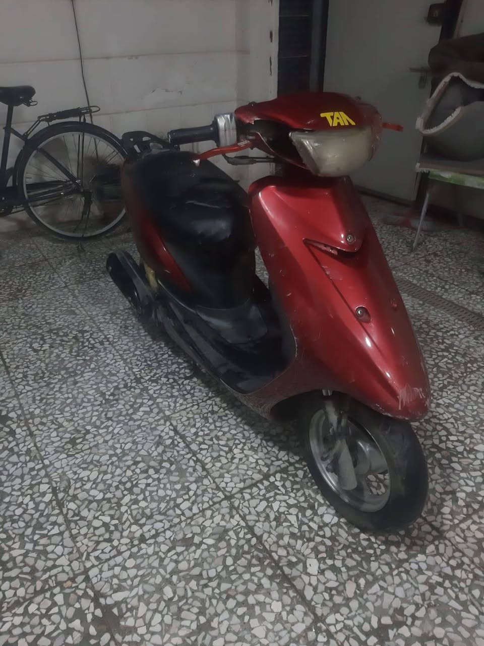 سلام عليكم دراجة 60 عصفورية شغالة وين ما يعجبك اطلع بيها مكينة مكفولة هندر وسلف عوزة شخاطة بس سعرها 300 وبيها مجال مكاني بغداد مدينة الصدر قطاع 7  رقمي *********** واتساب واتصال متوفر
