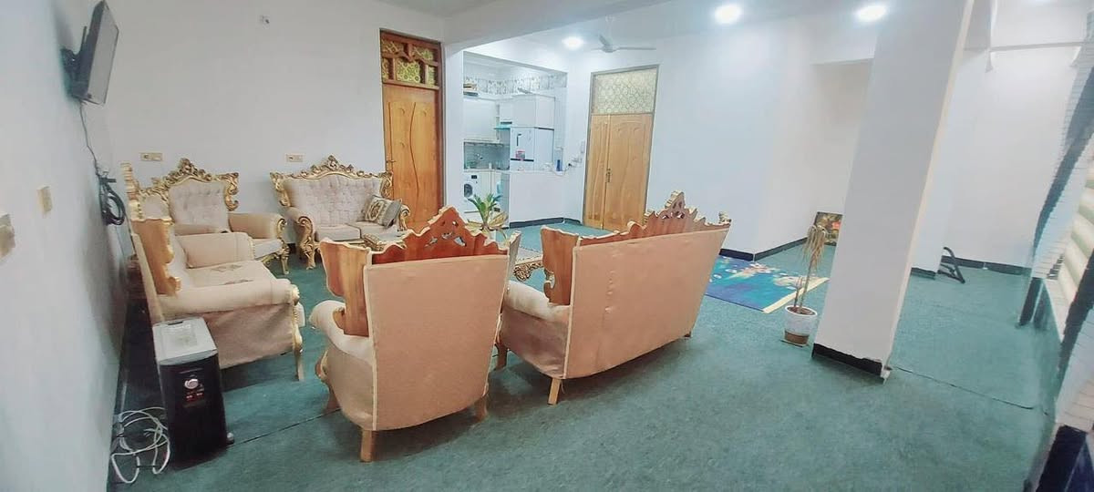 شقه للإيجار
حي الحسين الجديد مقابيل علوه الرمل 
تحتوي على 
غرفه نوم 
صاله مفتوحه 
مطبخ 
صحيات خارجيه 
للتواصل ***********

