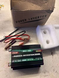 عاكسه ٣٠٠ واط • شغال ع بطاريه • ١ أمبير