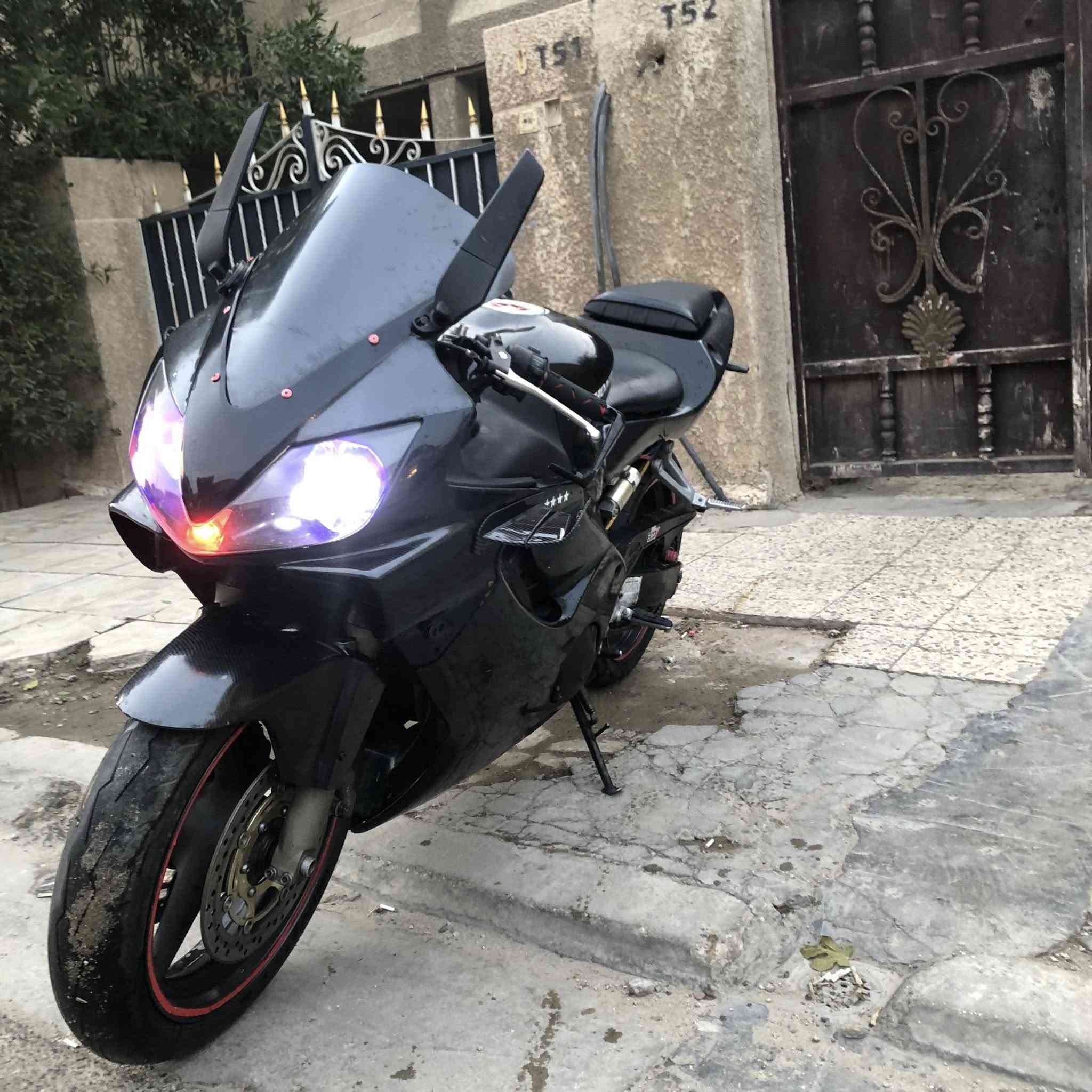 سلام عليكم للبيع سعر 25 وبيها مجال اوراق كاملا
افوراي 2005 دراجه علا ايدي ماخذها رمبه وصارف عليها هواي عليها اكزوز H2 اصلي عليها لايتات عيون شيطان اصليه بك لايت رياضي تفصيل خاص امرايات H2 زعانف بيئم ام بكج اصليات كرون اصليات دراجه هواي صارف عليها دراجه مليانا كاربون ومرتبه حماوه ما تعبر ال 70 مفتوحه كور وقباقه فقط عنوان بغداد سيديه /***********
