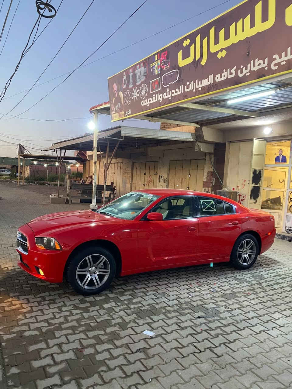 جارجر موديل 14السياره كنديه كفاله  بيها بس جاملغ واحد خلفي صبغ كلير  فقط بدون ضربه ومكانين بارد قليل السياره فول ماعدا الفتحه شرط كير محرك اكسل رقم جديد فحص وهزه جديد رقم صلاح الدين مكانها كركوك السعر ١٧٣وبيه مجال  ***********
