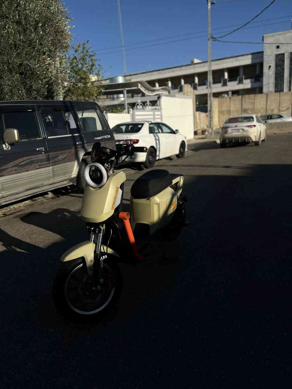 سلام عليكم

دراجه شحن F3
دراجه كلش حلوه جديده
قشرهه جديد اي عيب مابيها
لايتات و ليداد كلها سليمه
سويج و بصمه و كارت كلها موجودات
بطاريات جديد امبدله تقريبن صارله شهر 
سعر 550 الففف
مكانه كركوك
رقم ***********
