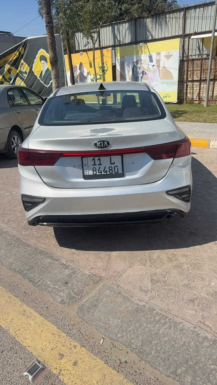 السلام عليكم كيا فورتي موديل ٢٠٢١  
بدون ايرباك 
نص فول 
بجم كبس  
حادثها مال امريكي خلفي 
راسلني ادزلك سونر مالتها
السعر ١٢.٧٠٠$  
للاستفسار  ***********
