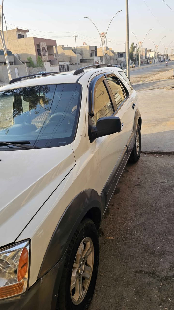 السلام عليكم 
سورنتو 
موديل 2007
صبغ شبر بالبونيد 
الجنطه بيه رصعه 
باقي مفوله 
كير محرك مكفولات
فول موصفات 
تحكم ستيرن 
سنويه 2031 بس شرط التحويل
منظومه غاز حكومي 
تنته طخم تايرات جديد
صدر امامي خلفي جديد
مكان السيارة  كركوك
سعر 105 و بيه مجال
*********** Singapore
