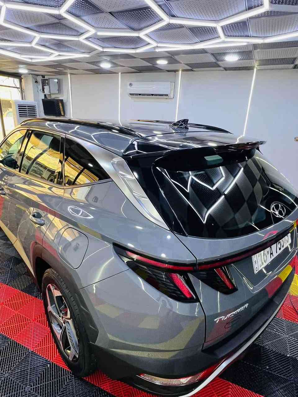 السلام عليكم
💥توسان 2024 فول مواصفات وارد امريكي للبيع
💥 ماشيه 36432

💥المواصفات

💥بصمه عدد 2
💥 بانوراما قطعتين
💥 محرك 2500

💥رادارات 5
💥اوتو هولد 
💥ثلاث وضعيات قيادة
💥اطفاء ذكي
💥تحديد مسار 
💥صندوق كهرباء

💥لون سمنتي مميز داخل اسود 

💥تشغيل عن بعد وقياده عن بعد 

💥تبريد قطعتين

💥كشن كهرباء

💥شاشه متصل كار بلي واندرويد

💥تبريد لمس

💥شحن واير لس

💥تدفئه بالكشنات

💥تحكمات استيرن

💥نزول منحدرات

💥مانع تزحلق

💥كامره دواره

💥مثبت سرعه

رقم قادسيه بأسمي تحويل ثاني يوم 

مكان السيارة ديوانيه.

رقم الهاتف ***********
