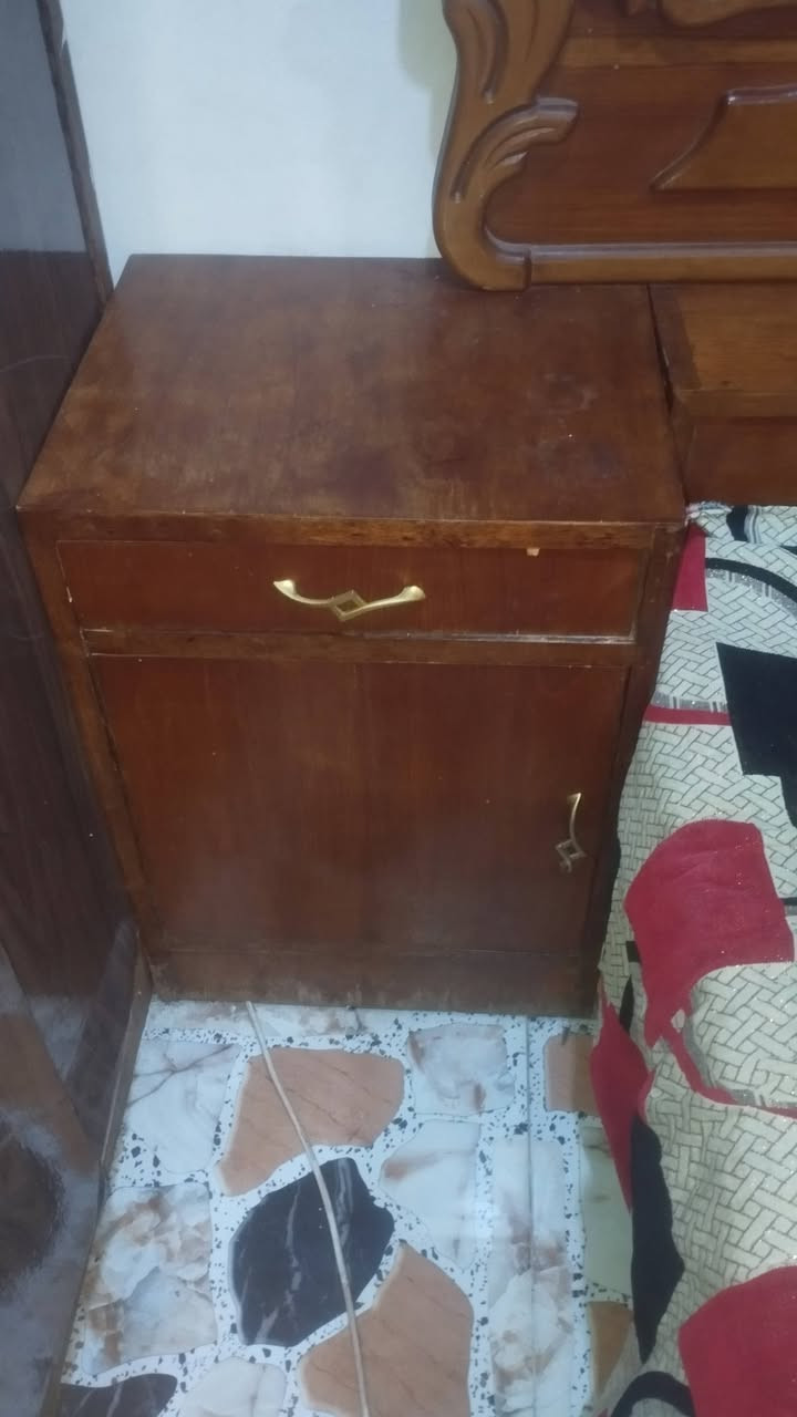 تخت + مرايه + زاويه + مكتبه سعر 150
تخت اطفال خشب صاج سعر 25 قفل
 
عنوان حي الانتصار شارع 60 قرب اسراق الخظراء ***********
