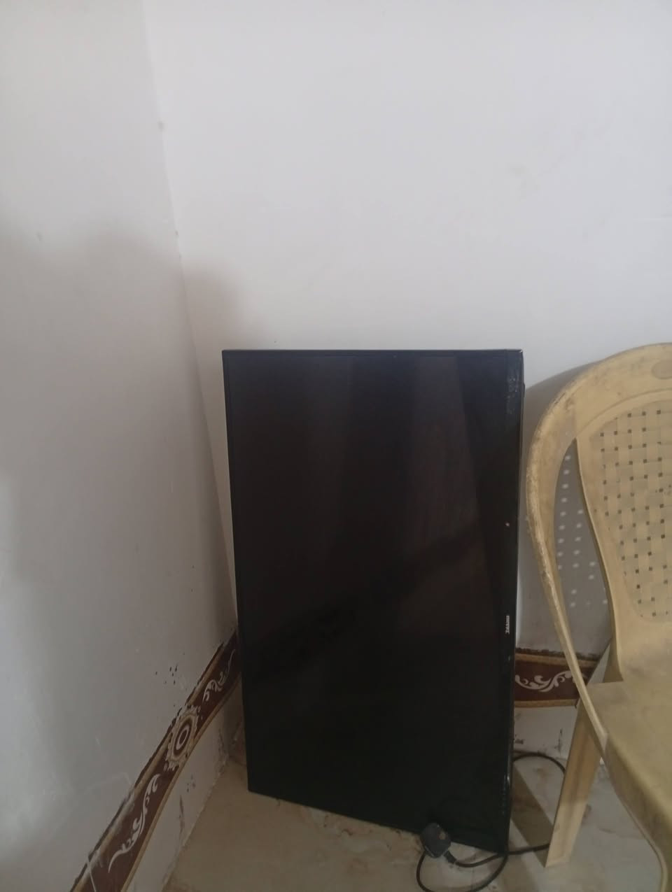 بلازمة تكمة بيه ستلايت داخلي حجم46 ماداخلة تصليح شغالة عل فحص سعره 125 بس شراي خل يراسل *********** مكاني نجف
