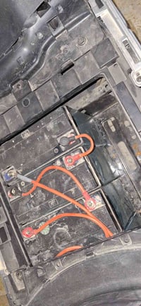 ٦ بطاريات • ليد اسيد • ٢٠ كم/شحنة