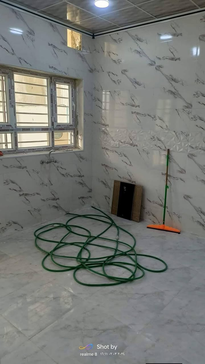 #عروض_عزيز_للعقار
دار للبيع 

حي الملائين الاولى 

قرب جامع الصواف 

المساحة 160م واجهة 8 م 

ط 1 ))غرفتين نوم واستقبال وصالة ومطبخ وصحيات 

ط2 )) 4 غرف نوم وصحيات وبيتونة 

بناء 2023

سند زراعي قرار 25 ومستلم وصل بلدية

للاستفسار أكثر اتصل على الأرقام 

***********

***********

***********
