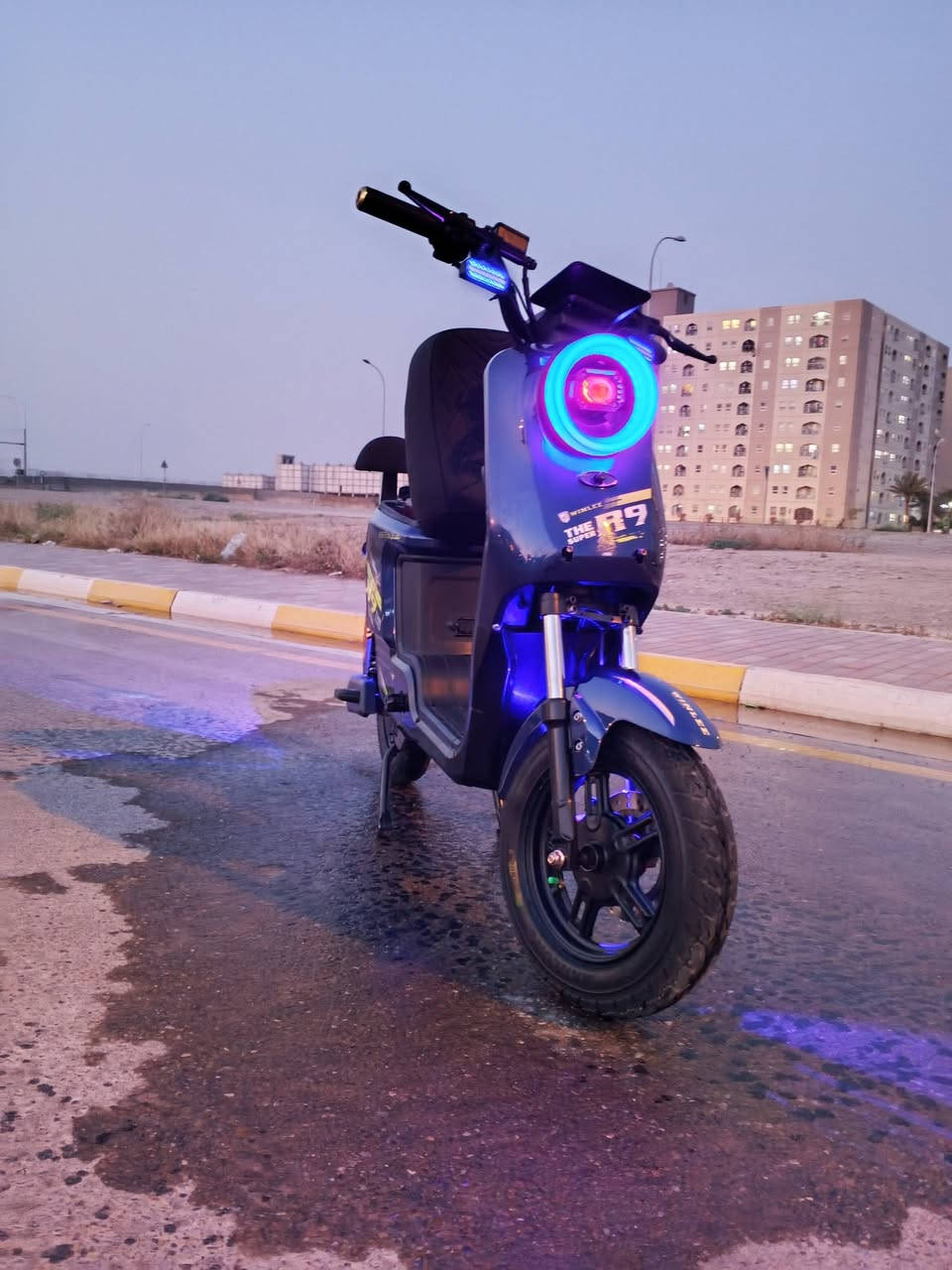 السلام عليكم دراجه شحن للبيع r9بسعر 500 وبيهه مجال ***********
