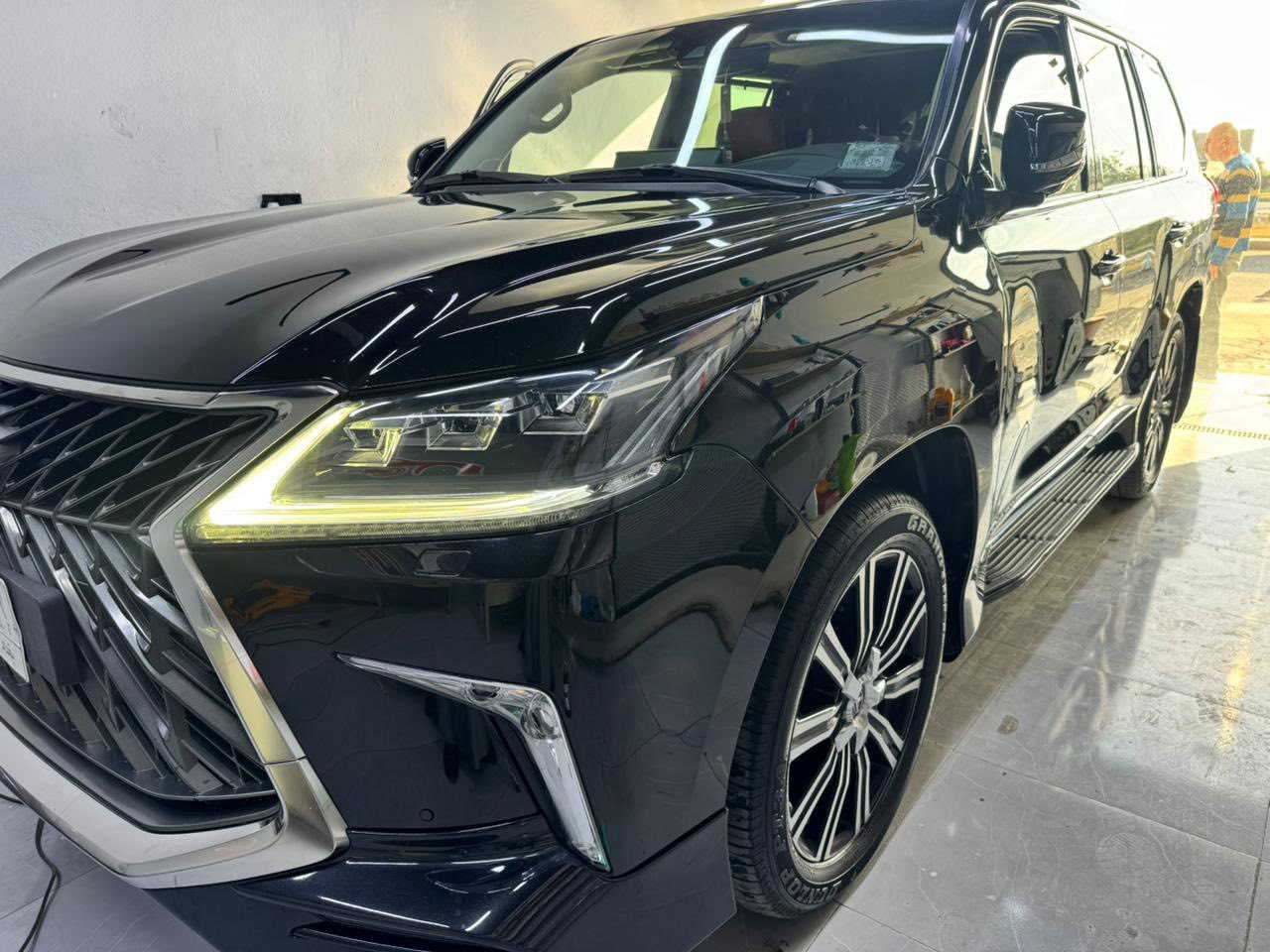 اجدد وانضف لكزس 2018 بوضع الوكالة
لكزس سبورت LX570 ( 2018 ) 

المكينة : 5700 

عداد المسافات :100,000كيلو متر حقيقي شرط

معروفة مواصفات الكزس 1/1 جكات فول الفول 

 

السيارة جديدة جدا نضافتها 100/100 بوضع الوكالة 

السيارة مكفولة كفالة عامة 

سعرها مناسب بيع 

او مراوس حسب القناعة 

تحويل ثاني يوم 

للاستفسار الاتصال على 

 ***********واتساب 

***********

اخوان فقط اتصال لو واتساب 

مكان السيارة ذي قار
