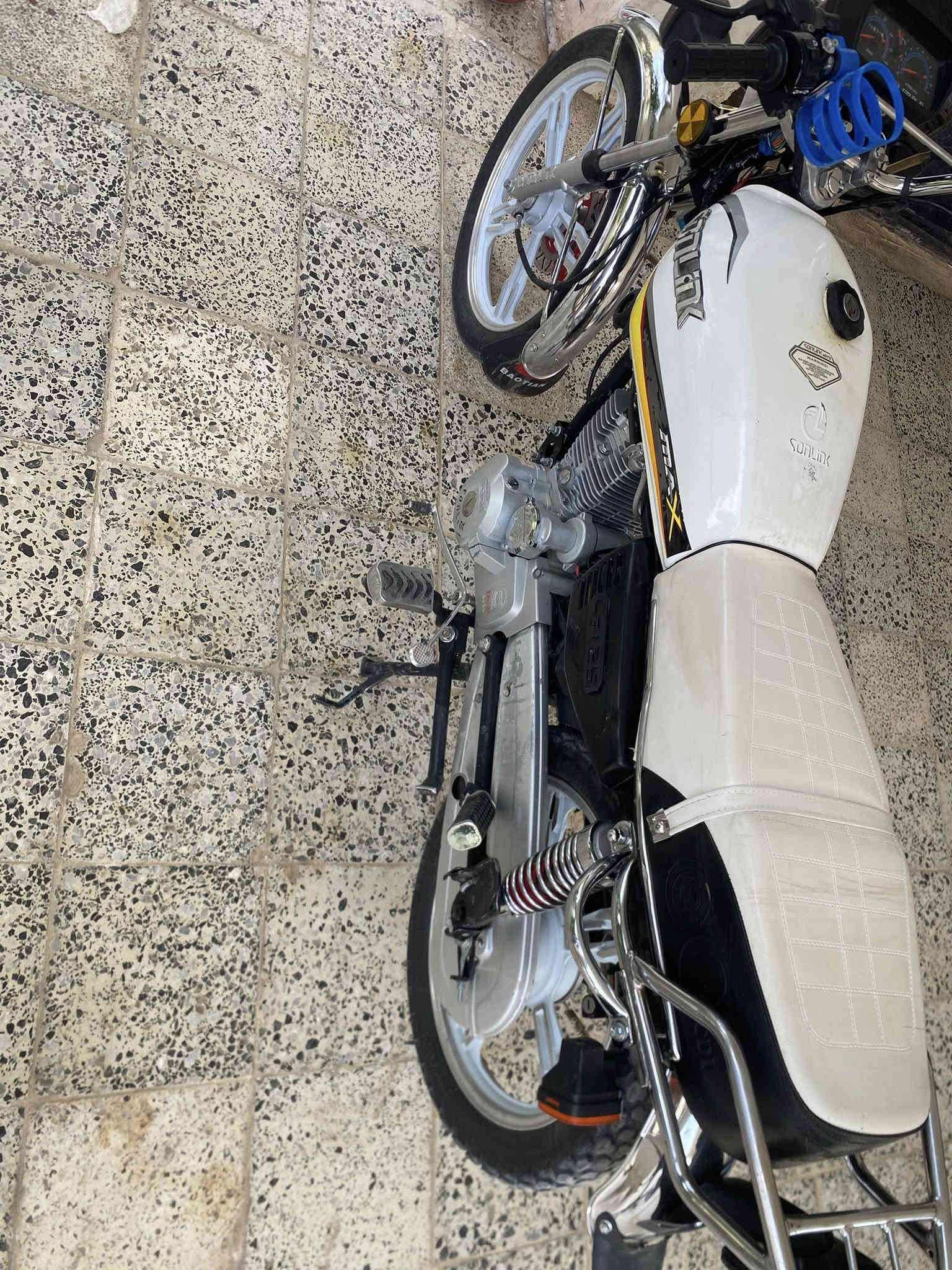 سلام عليكم سيفان موديل ٢٢ بعده زيرو بمعنه الكلمه تأخذا ربع متصرف علي محرك شرط كير شرط كهرباء كلها شرط نص نكره يشتغل هندر الله شاهد نص دوسه مكينه صافيه زلال سعر ٥٥٠ وبي مجال مكان تكريت القادسيه ❤️
