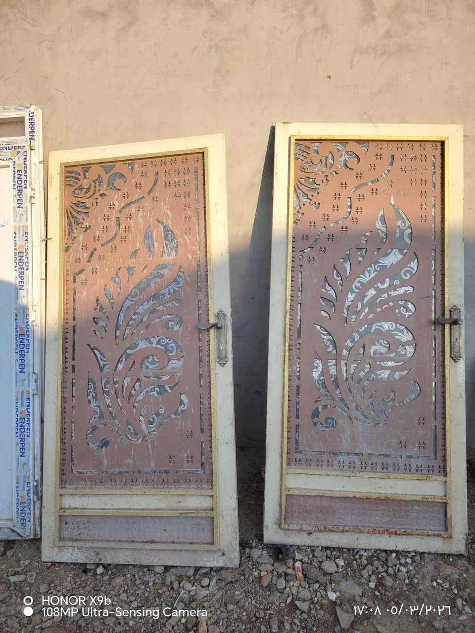 متاح بابين حديد وبابين بلاستك اخو الجديد ***********
***********
