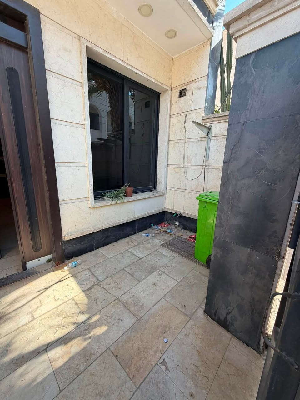 #للايجار في السيديه
🔴
بيت 80م مودرن نظيف جدا 

الموقع مربع التصنيع 

يحتوي 

غرف عدد 3 

حمامات عدد2 

مطبخ 

صاله 

للاستفسار ***********
