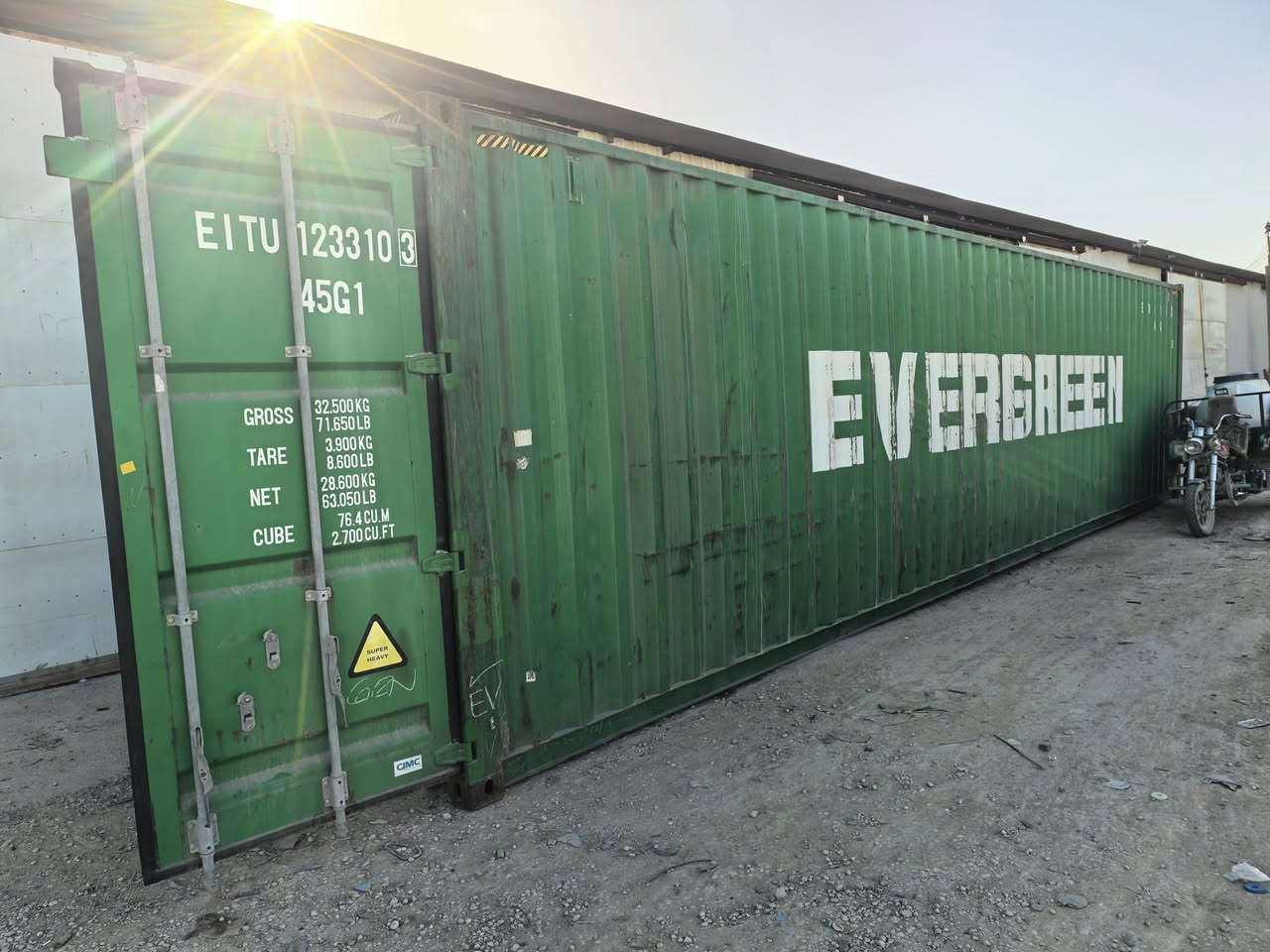 ياالله 🧿🧿🧿 يارزاق متوفر حاويات طول ١٢ متر الارتفاع ٢٩٠ سم بنظافة أكثر من ٨٥ بالمية أيضآ متوفر طول ٦متر بنظافة أكثر من ٩٠ بالميه عنوانا نجف الاشرف الاستفسار ع الاتصال *********** 🧿🧿🧿🧿🧿
