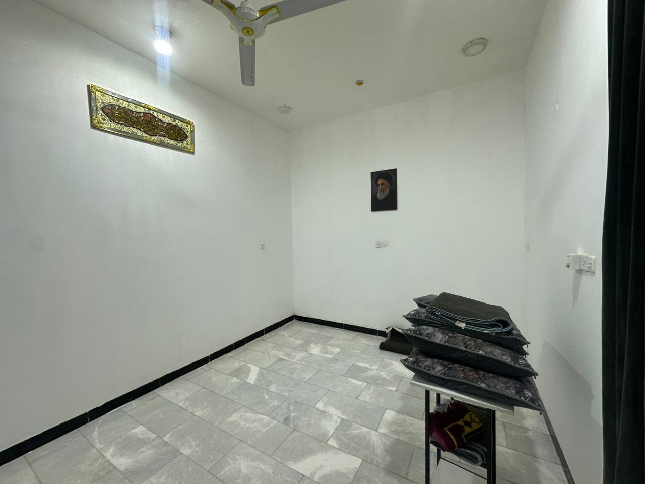 للبيع – دار سكن طابو صرف

📍 العنوان: حي الشرطة، قرب شارع الحولي
📐 المساحة:100  مربع (ركن)
🏗 البناء: كونكريت – طابق واحد 

تفاصيل الدار:
 • غرفة نوم 🛌
 • صالة
 • استقبال
 • مطبخ
 • حمام 🛁
طارمة 

💰 السعر: راسلنا او علق  )

📞 للاستفسار:
مكتب الدناني للعقار
***********
***********
