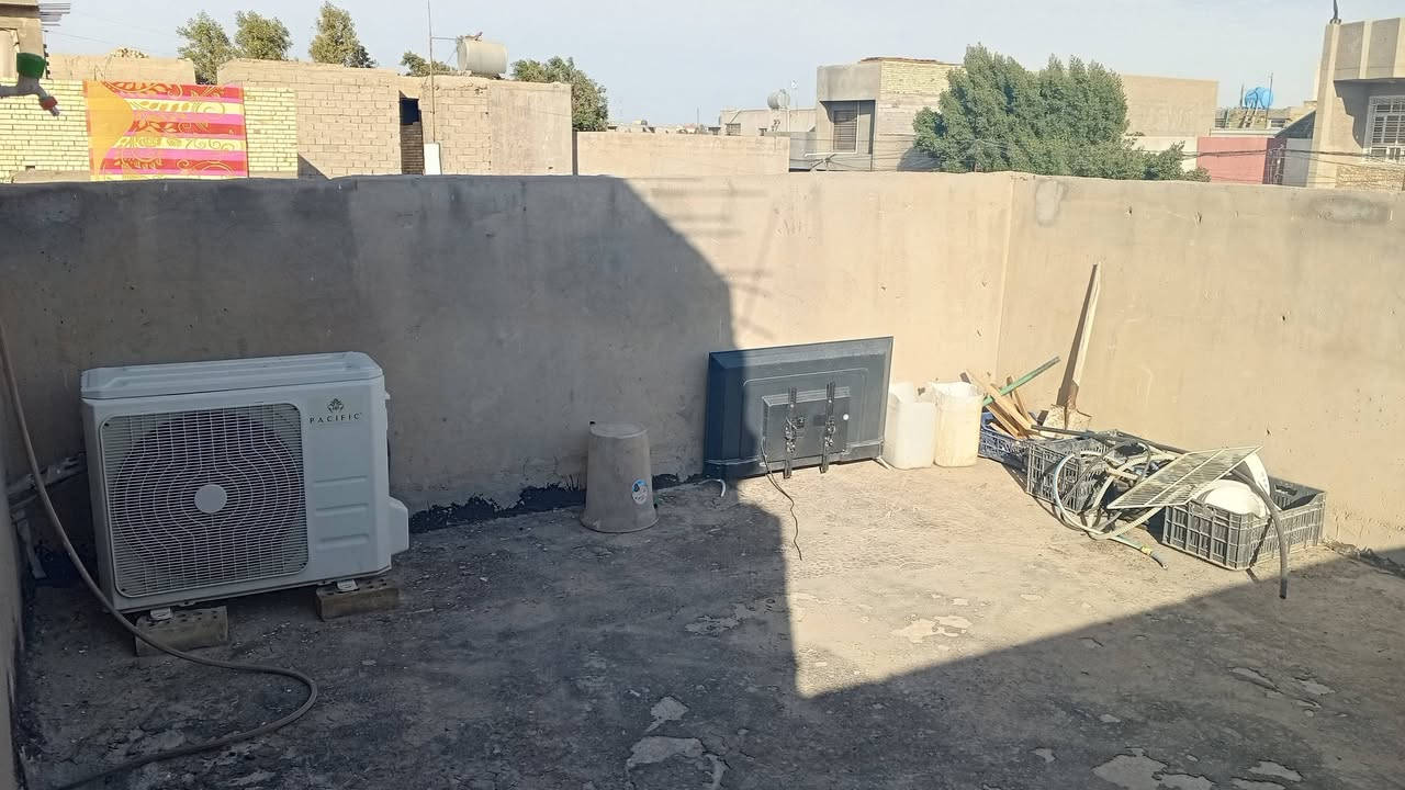 السلام عليكم الدار للبيع 100متر الواجهيه 5و النزال 20يتكون من استقبال و غرفة نوم و مطبخ و صحيات مكان الدار السياحي شارع المسبح السعر 47وبي مجال رقم الهاتف ***********
