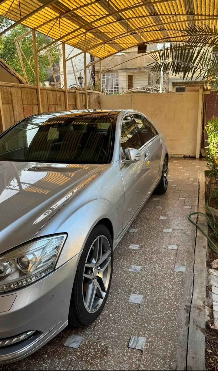 سلام عليكم 
مارسدس S350 
2011 
لارج
السياره فول للاخير بانوراما 
ناضور + رادار 
داخل اسود نضيف مابي زلغ
السياره ٣ قطع كلير فقط بدون قطره معجون 
السياره جاهزه للاخير بدون اي نقص 
سعرها 209 وبيها مجال 
تسوه اكثر وبالخير على الي ياخذها 
مكانها بغداد
***********
