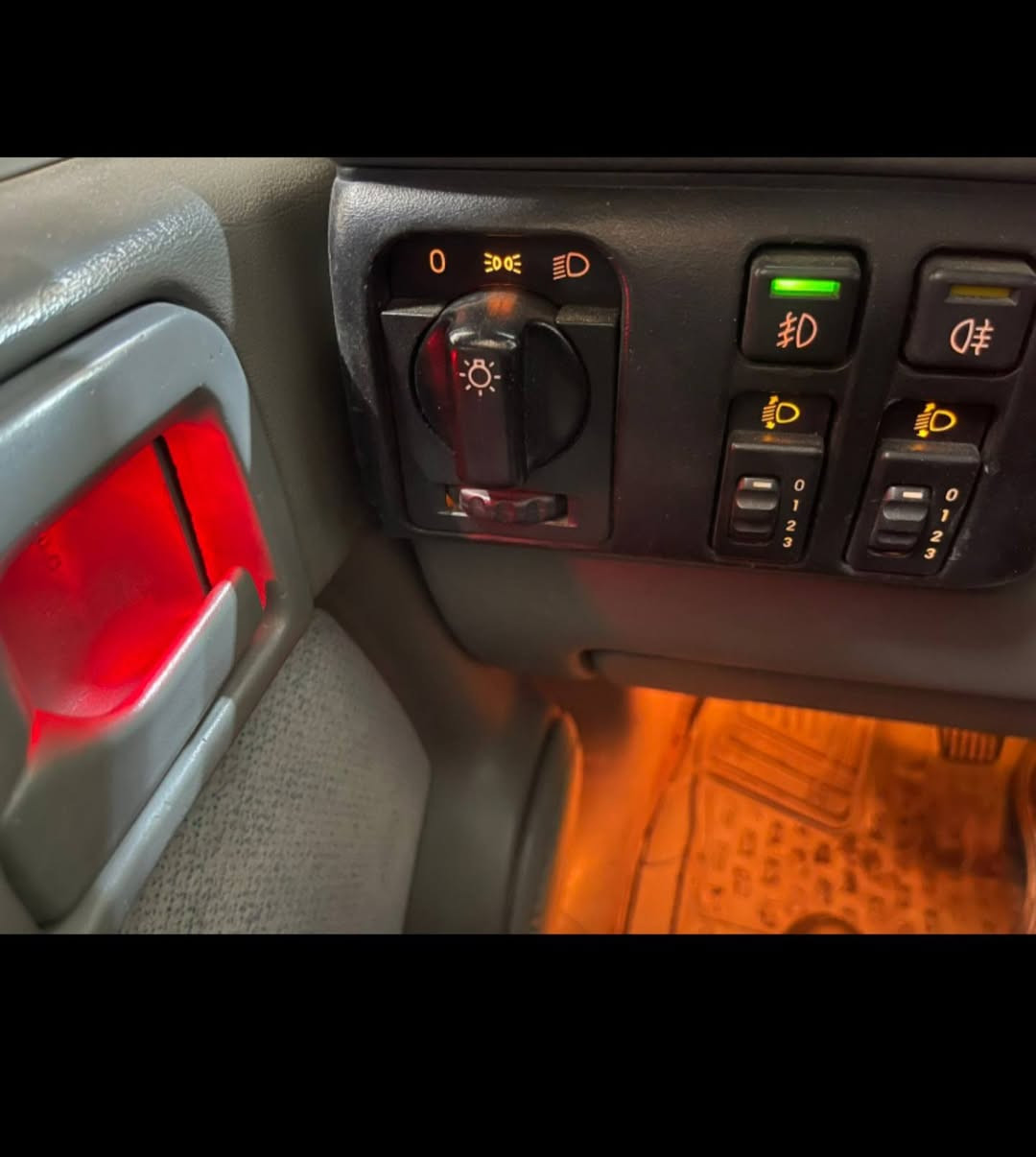 سلام عليكم  فكتره 1994 فوول فوله باس كير عاديه بيلدي شاش بستنه مكينه 3.0 مشاءالله 
سياره زور جوانه يك داسته يك دينار مسرفي تيدانيه زور باكه حته ايسته .212440. km
حقيقي صبغ عام لو جواني بي ليدان حمو كياني باشارت 4تايه ويل نويه... رقم 
  *********** ... أربيل, العراق
