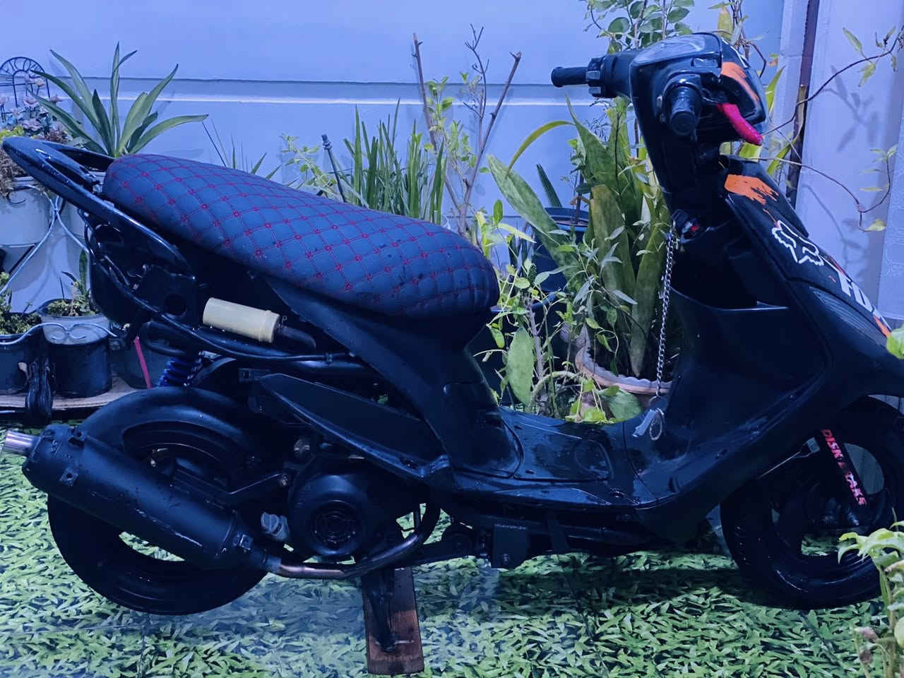 سلام عليكم شباب دراجه ماكس للبيع 
شغاله سلف هندر تاير خلفي جديد ودبلات اماميه وخلفيه نضافه75 
  بوشه 55  كامله بس البجم مفتوح. شلعه معدل يحتاج بس دوشمه سعره 
450 وبيها مجال مكاني بغداد جديده كهربائيات شغاله كلها
***********
