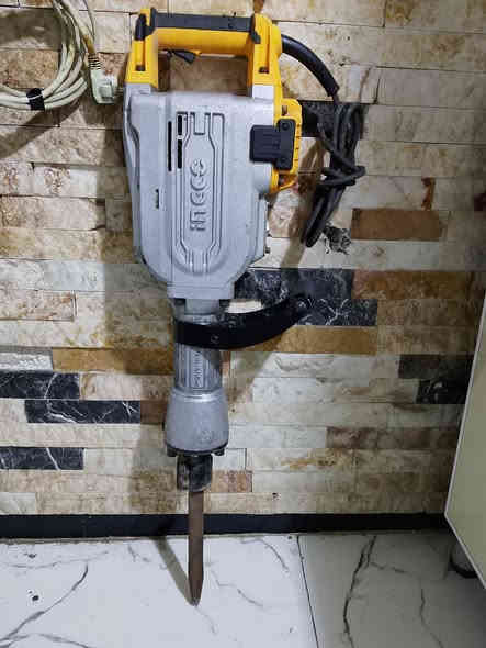 السلام عليكم. ( الاسعار والتفاصيل مذكوره داخل الصور)
عدد كهربائيه كلهن صناعي درجه أولى 
شرط قويات وكل خلل مابي 
وشرط تفحص قبل الإستلام 
يوجد توصيل لكفافه محافظات العراق وبغداد 5 آلاف 
*********** يوجد واتساب
