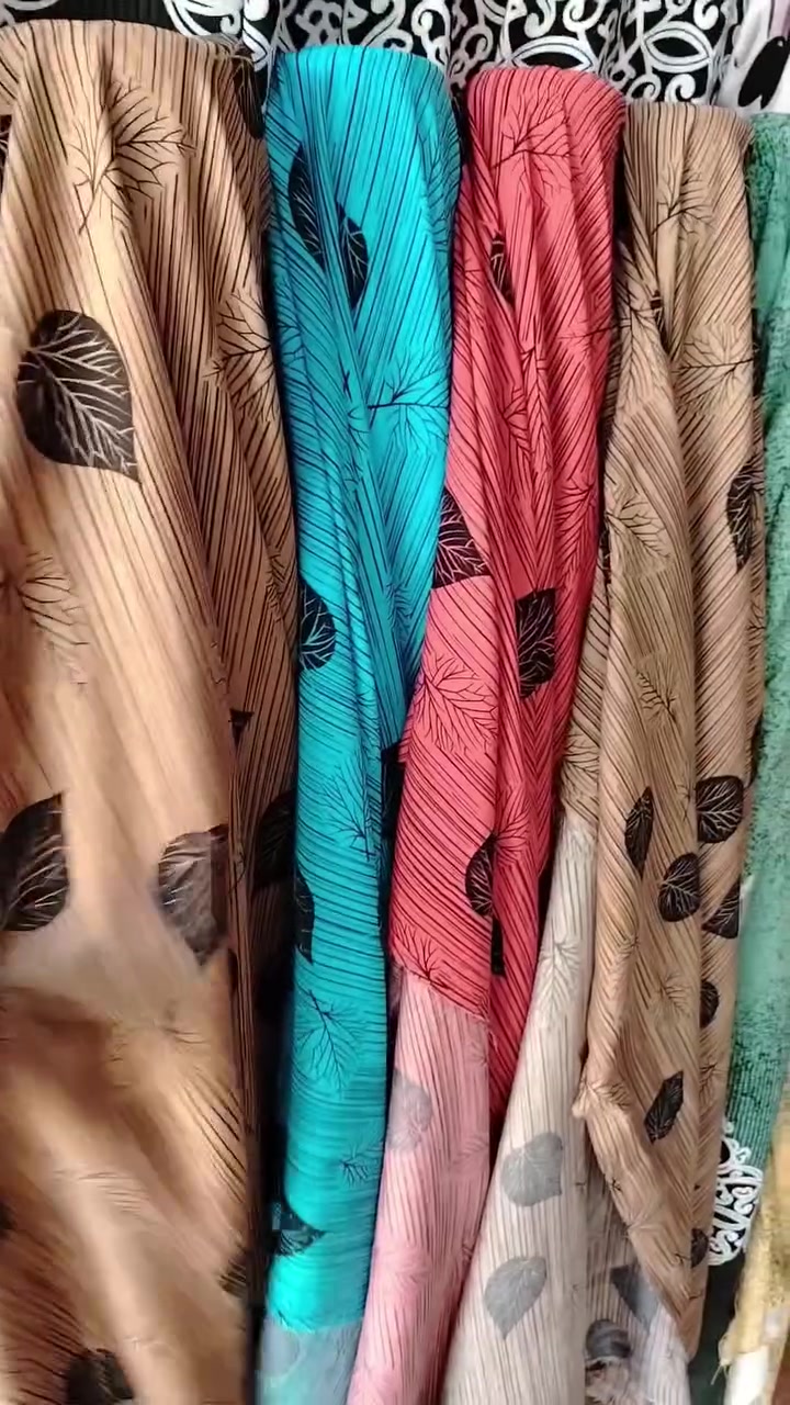 ✨ زبائننا الكرام ✨
متوفر الآن قماش الكشمير الإيطالي 🇮🇹 
الخامة الثقيلة الفخمة بجودة عالية جداً 😍
نعومة، فخامة، وثبات بالألوان يليق بذوقكم الراقي 👌
إستفسار واتساب ***********
 #أقمشة_ولوازم_خياطة_آدم #أقمشة #نسائية #اكسبلور #العراق #بغداد #ديالى #بعقوبة #كاطون_رحمه
