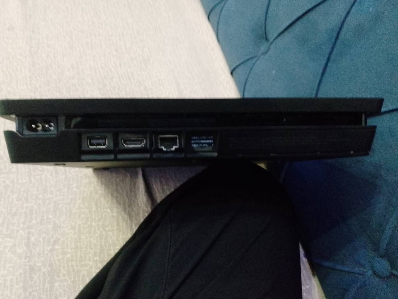 السلام عليكم بلي ستيشن 4 سلم ياباني مامفتوح ولا داخل اي صيانه مع جوستك اصليه ومحدث  اخر تحديث السعر 250 وبي مجال شي بسيط ***********للأستفسار
