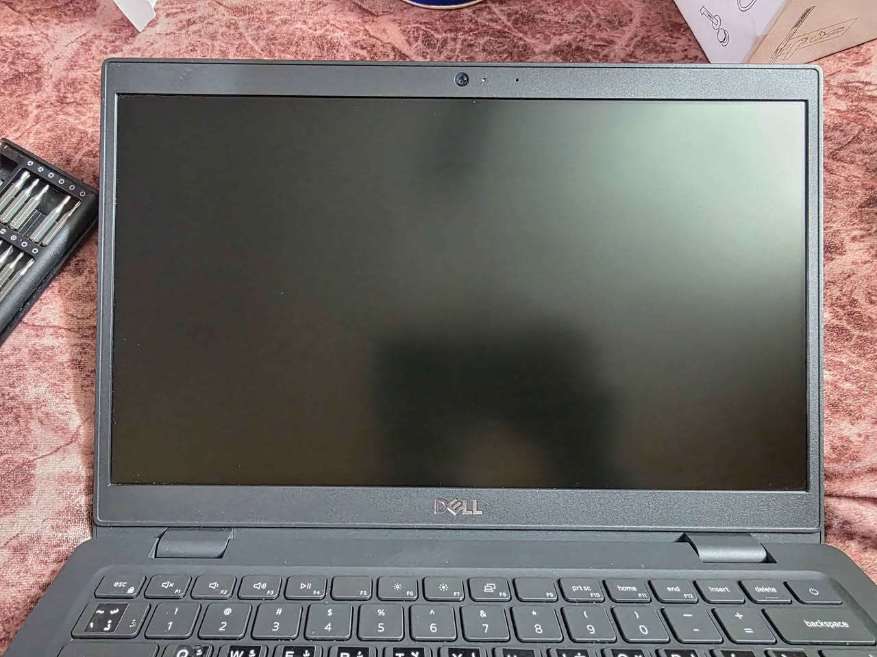 لابتوب Dell Latitude 3420
​جهاز يجمع بين الأداء القوي والتصميم العصري، مثالي للعمل والدراسة والالعاب المتوسطة والبرامج الهندسية مثل اوتوكاد
​المواصفات التقنية:
​المعالج: Intel Core i5-1135G7 (الجيل الحادي عشر). المعالج فئة G
​الذاكرة (RAM): 8 جيجابايت.
​التخزين: 256 جيجابايت NVMe SSD (سرعة فائقة في التشغيل).
​الرسومات: Intel Iris Xe Graphics.
​الشاشة: مقاس 14 بوصة، دقة HD (1366 × 768).
​النظام: Windows 10 Pro (مثبت مسبقاً).
منفذ تايب سي +usd3 عدد٣ 
منفذ لان + منفذ رام مايكرو
منفذ hd
​الحالة: مستعمل نظافة 95%.
السعر: 300 ألف دينار.
الضمان: أسبوع 
ملاحضه: الكيبورد معرب ملصق فقط بغداد, العراق


**إذا كنت صاحب هذا الإعلان وتريد حذفه لأي سبب، رجاءا أرسل رسالة إلى الدعم الفني**