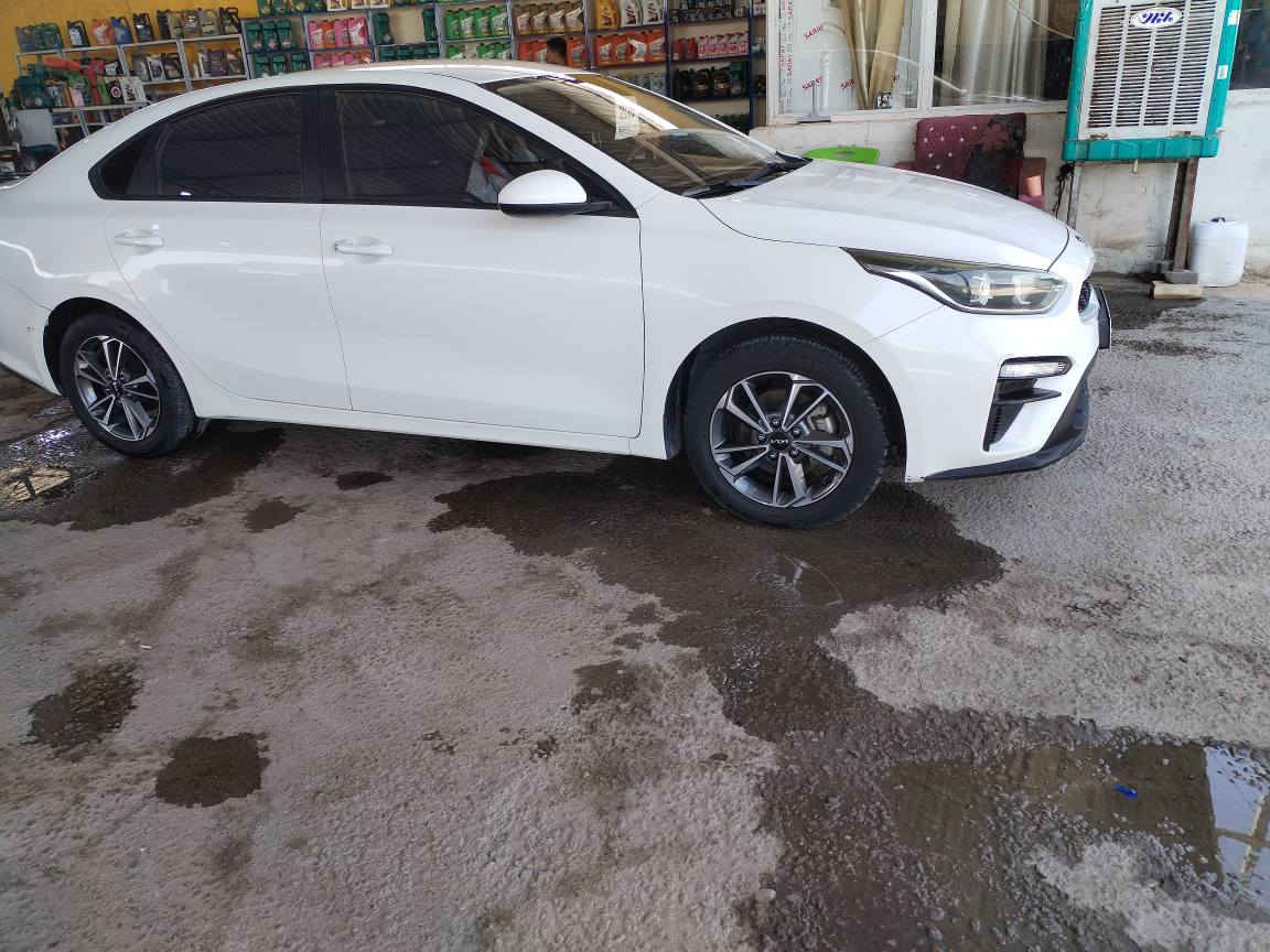 سيراتو 2020 خليجي 
محرك 1600 رقم اربيل دولي سنويه جديده 
وكاله وتحويل شرط 
جاهزه من كلشي وضع شركه برغي ممفتوح بيها ماشيه 60  
مواصفات نص 
داخل لونين 
دوشمه كامله ارضيه جلد اصلي 
اسبير مانازل 
بيها صبغ جاملغ خلفي وبلباب مالت السايق 
وبقبق الجنطه 
والباقي كفاله 
مكاني النجف الاشرف
***********
*********** النجف, العراق
