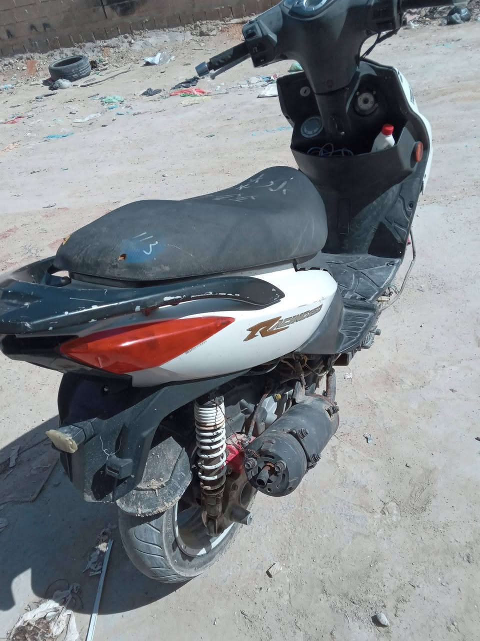 كامكو ريسنك ياباني دسك أمامي دسك خلفي مكينه مامفتوحه شرط بس صالنصه طاكه فقط دراجه خير من الله والله العظيم   
سلف كهربائاته كلها شغاله سعره 300 الف ***********
