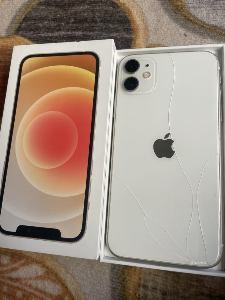 آيفون 11العادي للبيع او مراوس بايفون 
بطاريه96 ✅
ذاكره 128✅
فيس ايدي شغال✅
الجهاز مامفتوح نهائياً بي فقط هذا الفطر بل كلاس
كامراته يخبلن نت خط كلشي يشتغل✅
*********** واتساب فقط بي 
سعره 300 قفل
