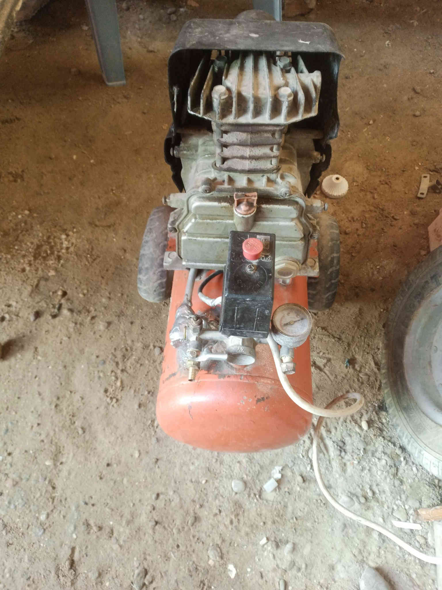 السلام عليكم كومبريصر هواء للبيع شغال السعر٧٥ الف منطقة٤٠٠٠.   ***********
