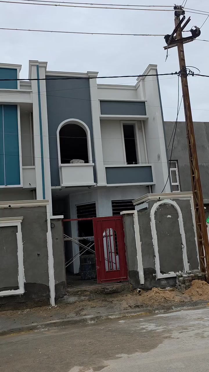 الدارللبيع حي الفرات مقابيل المتميزات على ساحه١١٥ كل واحد يحتوي على ٣ غرف و٣ صيات صاله٢ وستقبال ومطبغ موقع مميز جدا *********** اومراسله الصفحه
