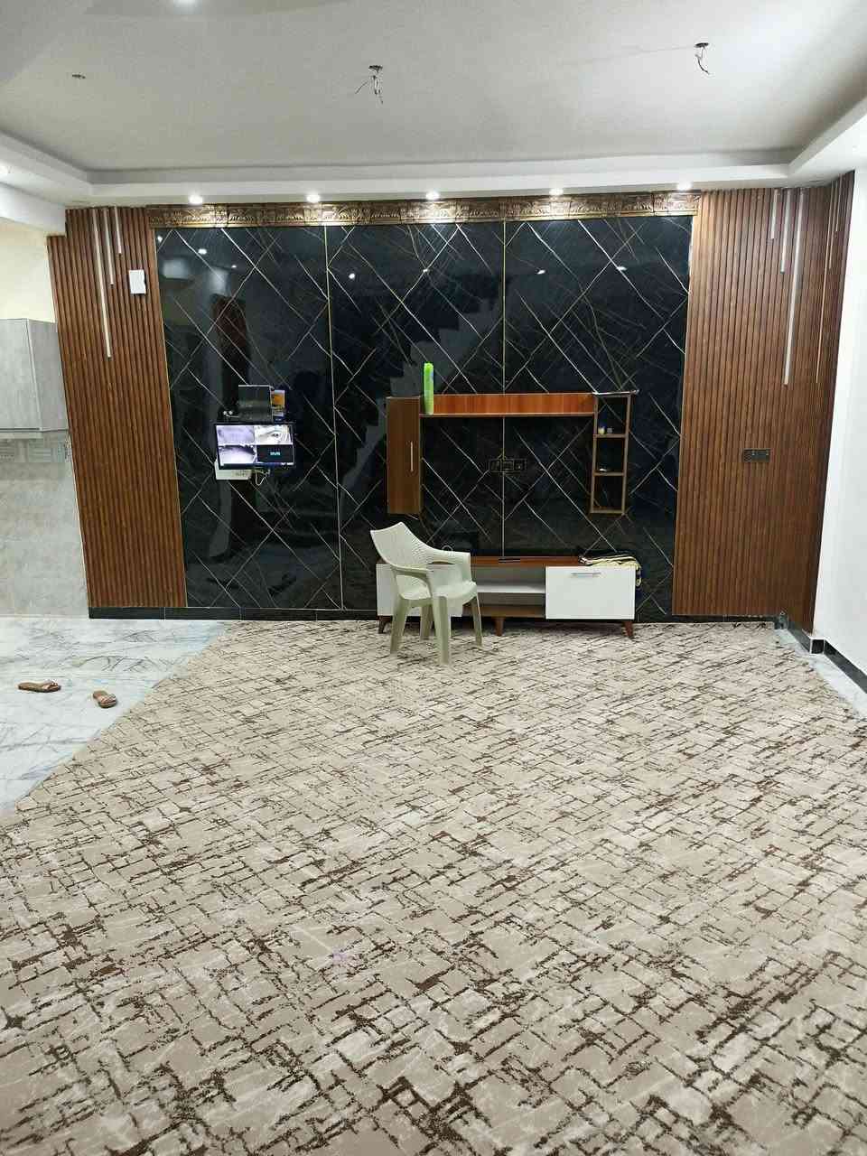 للبيع بيت 300م طابو زراعي سند 25 بناء حديث يحتوي على 4غرف نوم وحمامين كبار بيت درجه اولى الطابق الارضي كله دنك بالزوايه شغل عماره بلوك والطابق الثاني طابوك الطابق الارضي غرفه والطابق الثاني 3غرف نوم الارضيه مرمر كراج كله مطبك بورسلين كراجات البيت معروض بأثاثه لو بدون اثاث مكانه بناحيه الراشدية شارع المراسمه بعد المشروع بمنطقه الفلل شارع تبليط سطح شتايكر للاستفسار الاتصال *********** سعر البيت 210 بدون الاثاث
