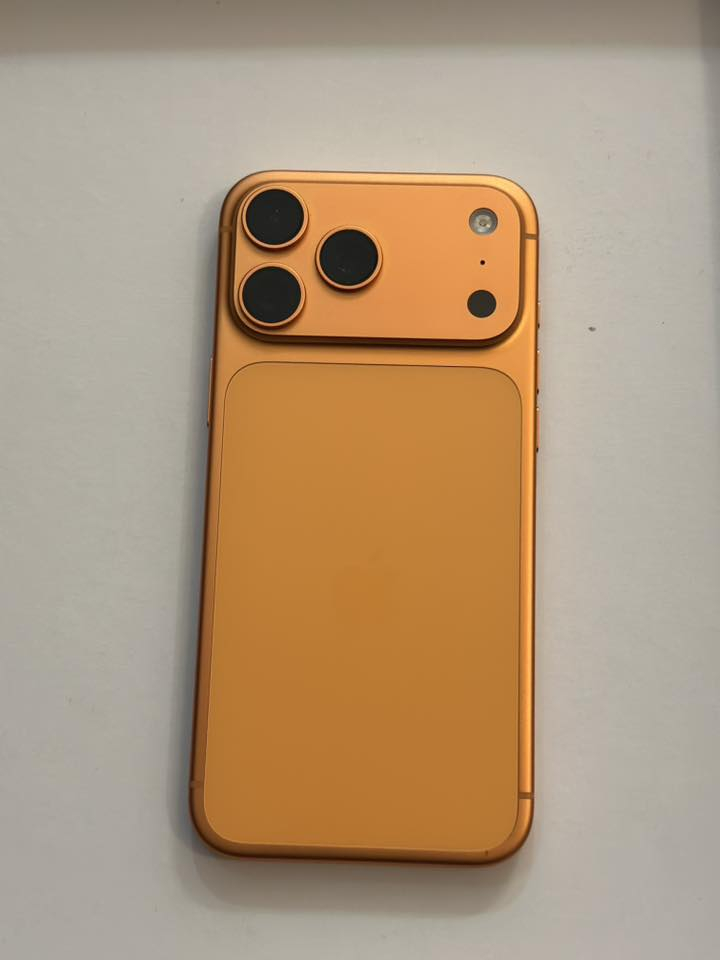 السلام عليكم جهاز للبيع 17برو مكس عربي شرق اوسط كامل ملحقات بطاريه ١٠٠مستخدم شهرين عددالدورات٥٦مبايل كلش نضيف راسلني واتساب  *********** سعر ملونين و٥٠مكاني واسط صويرة
