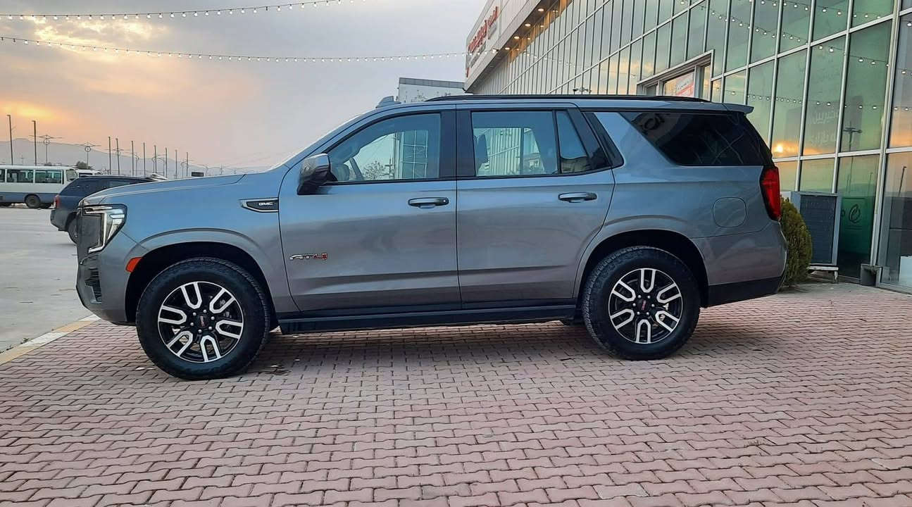 GMC YUKON AT4 
2021 
مواسەفات خلیجی 
لۆک لۆکە ٦٠ هەزار کم رۆشتوە یەک دەسە سەیرەکە بەناوی خۆمەوەیە 
بێ بۆیاخە  
هەموگیانی لۆکە سەیارەی ماڵە 
نرخی ٤٨٥ گەڵاو مامەڵەیەکی زۆر کەم 
ژ.م . *********** السليمانية, العراق
