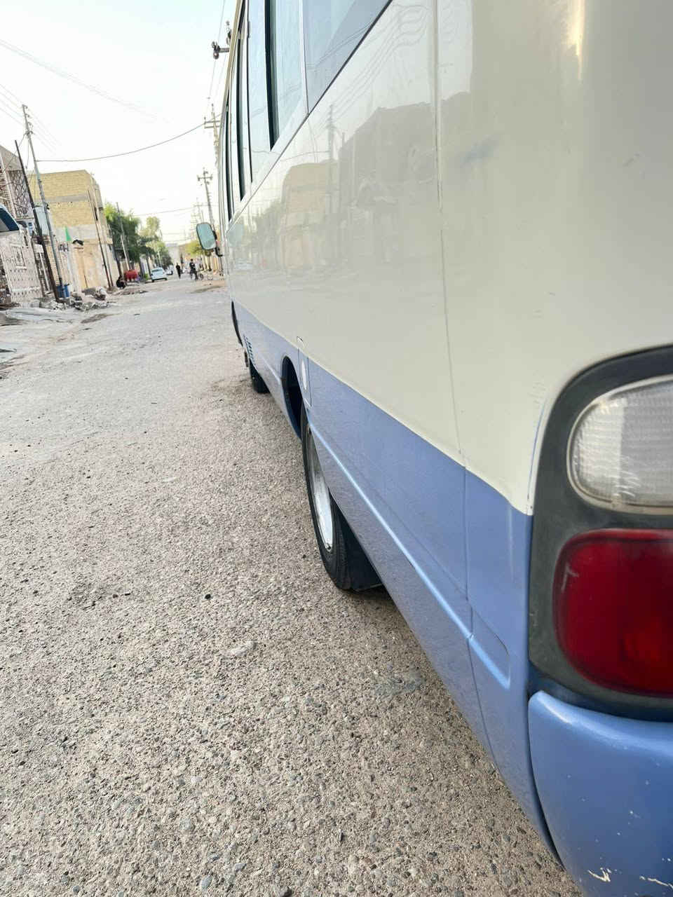 السلام عليكم كوستر للبيع موديل 2005 مكينه وكير واكسل كفاله  تبريد كله جديد حداديه  جديده تخم تاير وركه اضافيه ويل ناصي  جاهزة للعمل(للعلم صور السياره قبل التعمير  السياره تعمرت للجماليه فقط) ***********
