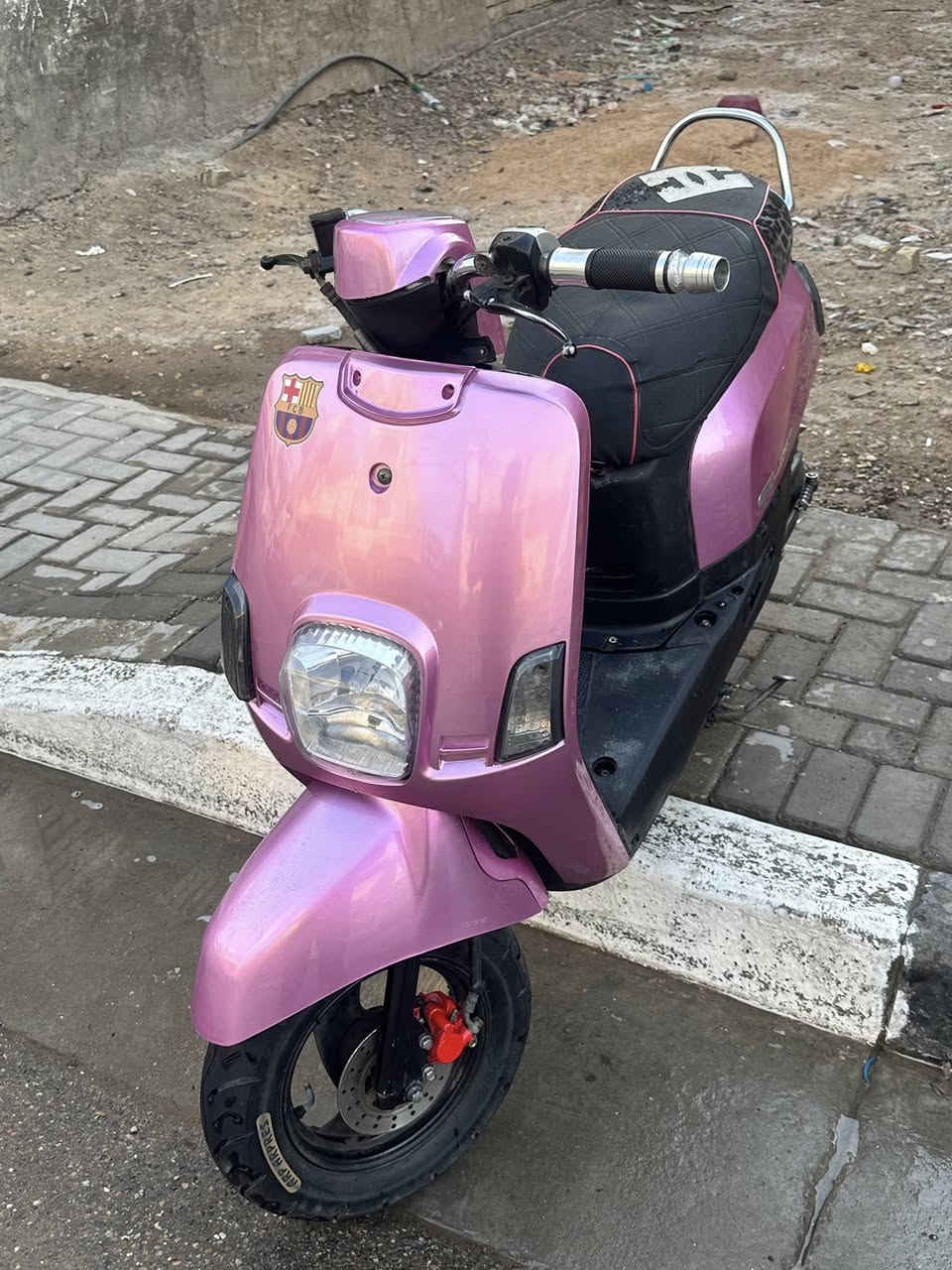 السلام عليكم دراجه بوليس للبيع شغاله نكره سلف كابريتر دراجه خير من اللّٰه السعر 650 وبيها مجال العنوان البياع سوق رضا ***********
