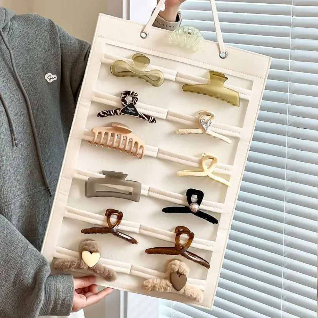 وداعاً لفوضى الإكسسوارات! ✨
حافظي على ترتيب طوقات، فيونكات، وملاقط شعر طفلتكِ في مكان واحد وبلمسة أنيقة. منظمة إكسسوارات الشعر الفاخرة، الحل الأمثل لتوفير الوقت والجهد كل صباح! 🎀
لماذا ستحبينها؟
 * سعة كبيرة: تتسع لأكثر من 100 قطعة (ملاقط، طوقات، ربطات).
 * تصميم ذكي: تبرز جمال الإكسسوارات وتسهل عليكِ اختيار المناسب منها بلمحة واحدة.
 * خامة متينة: مصنوعة من اللباد (الجوخ) عالي الجودة لتدوم طويلاً.
 * لمسة ديكور: تضيف مظهراً مرتباً وجميلاً لغرفة النوم.
الأسعار المناسبة لكِ:
💰 السعر للمفرد: 7 آلاف دينار فقط.
📦 سعر الدرزن (مشكل): 33 ألف دينار (لأصحاب المحلات والباحثات عن التوفير!).
الكمية محدودة.. اطلبيها الآن واجعلي ركن طفلتكِ أكثر تنظيماً! 🛍️ بغداد, العراق


**إذا كنت صاحب هذا الإعلان وتريد حذفه لأي سبب، رجاءا أرسل رسالة إلى الدعم الفني**