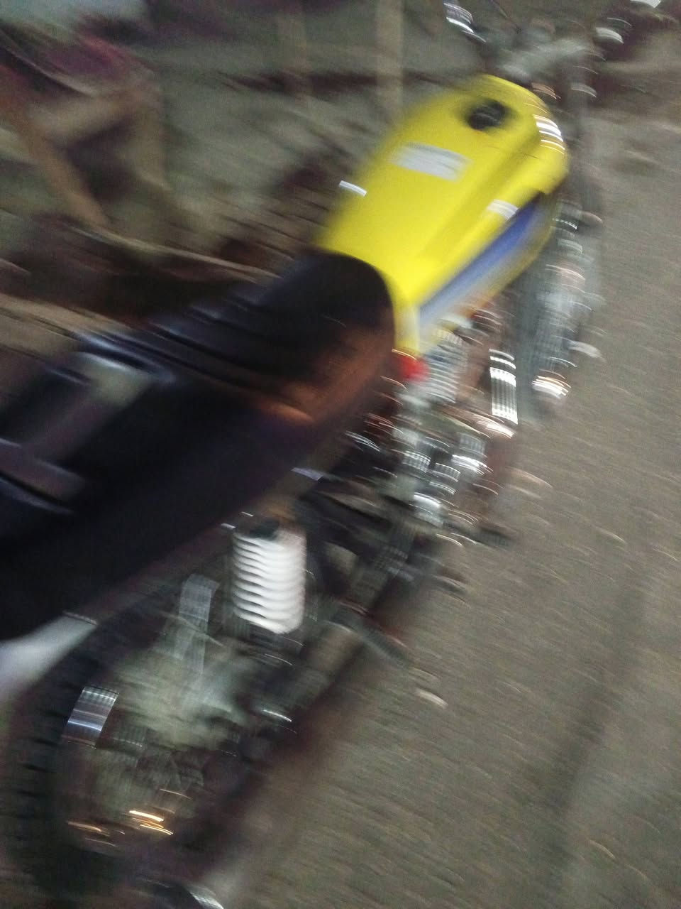 سلام عليكم شباب دراجة تعمير 25 نامة تيربو دراجة ماناقصة برغي كلك سعر 450 مكاني بغداد  المحمودية رقمي *********** خاص موجود
