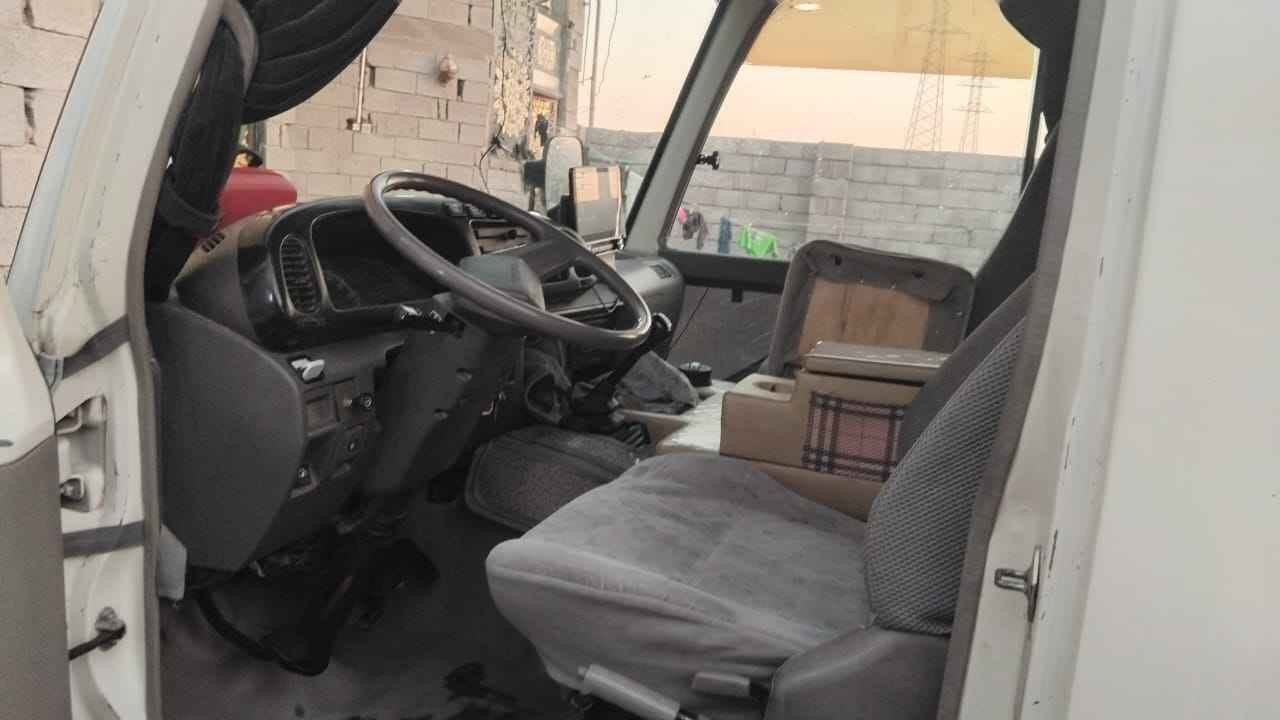 السلام عليكم 
تويوته كوستر موديل 2015 سيارة جاهزة مكينه كير خير من الله  اكسل بي ونه  تبريد محور كشنات ستاريكس بردات و  تلبيسه و سلة درع و درج و منظومة غاز ويل ناصي چوبلس رقم شمالي 
السيارة رايدها 310 
الرقم *********** البصرة, العراق
