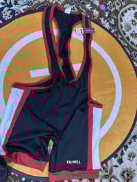 لبسات دراجة • توصيل