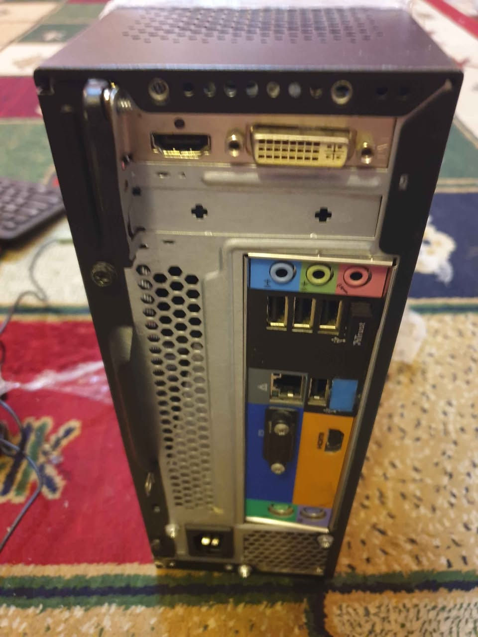 حاسبة كيس متوسط الحجم سيستم
ماركة ايسر ..معالج كور5الجيل الثاني 
رام 4..ذاكرة 1تيراhdd
كارت خارجي2جيجاAMD
بيها منافذUSB..HDMI..DVI..VGA
بيهاDVD 
شغالة كاملة وندوز ١٠..64bit حاسبة سريعة وحلوة نظافة 100%
قابلة للتطوير 
بدون شاشة 85الف ومجال بسيط للشراي 
مكاني كرادة داخل قرب فندق بابل بغداد, العراق


**إذا كنت صاحب هذا الإعلان وتريد حذفه لأي سبب، رجاءا أرسل رسالة إلى الدعم الفني**